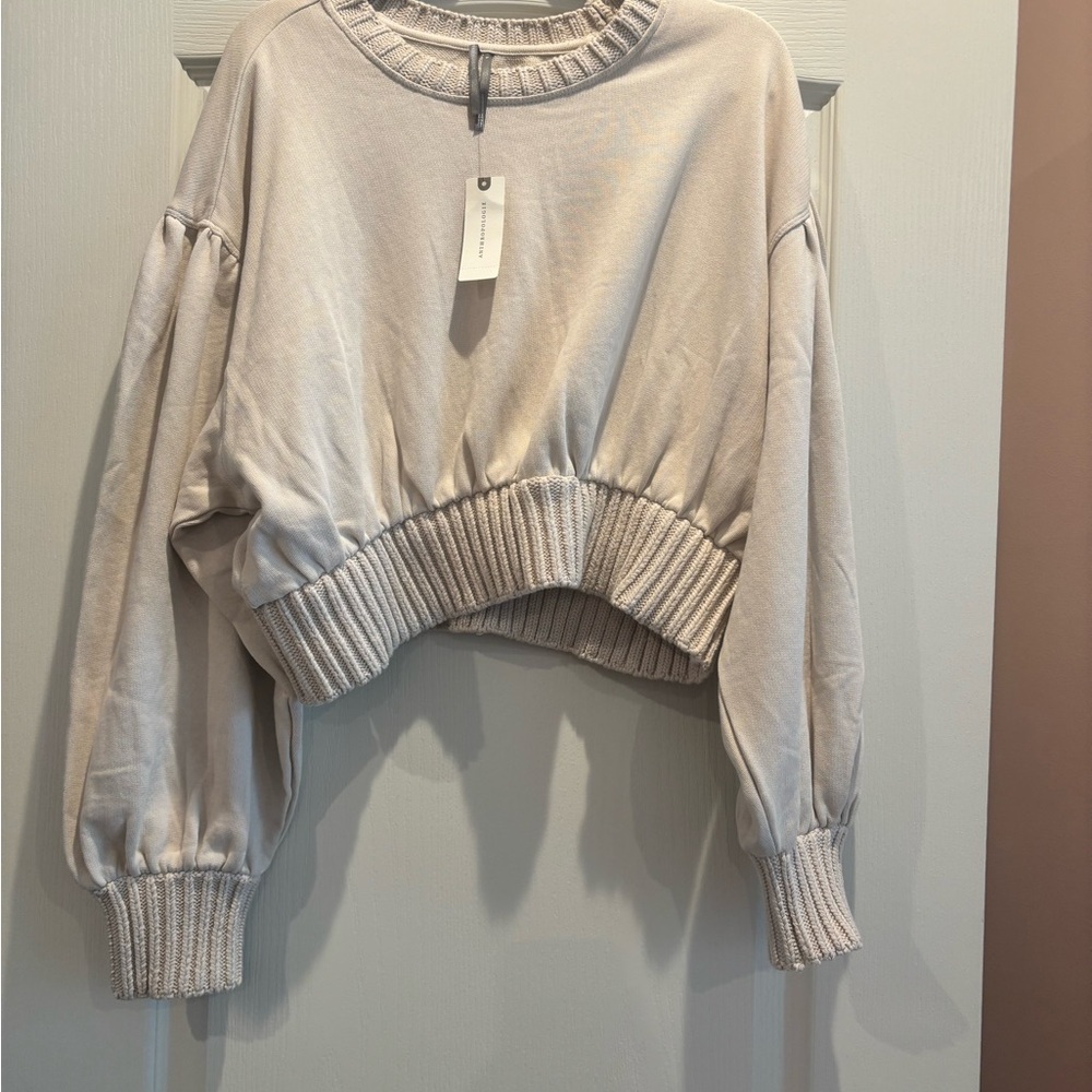 Chic Cream Women's Crop Top - Picture 7 of 8